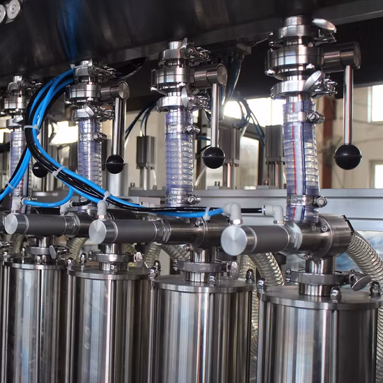 Fábrica de Shanghai completamente automática de verduras comestibles, mostaza, aceite de coco, máquina de llenado de botellas de plástico de vidrio líquido con alta precisión